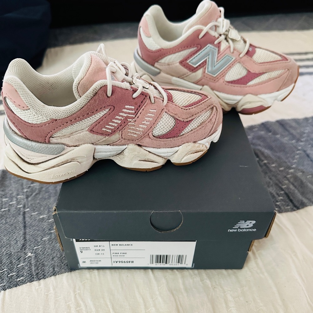 EUC New Balance 9060 Toddler 9